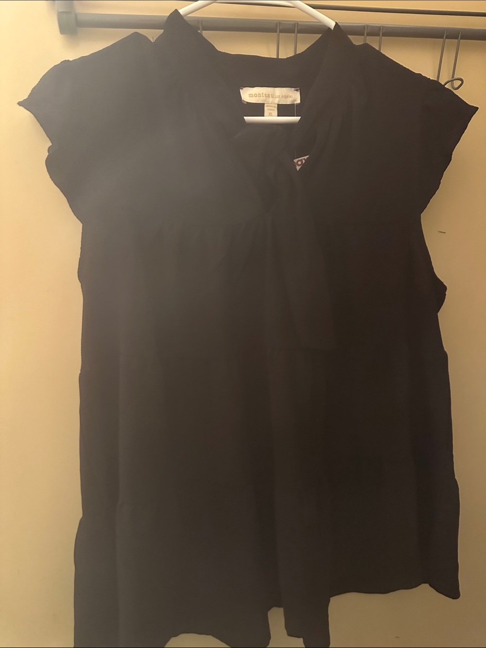 Monteau Black Cap-Sleeve V-Neck Tunic Top